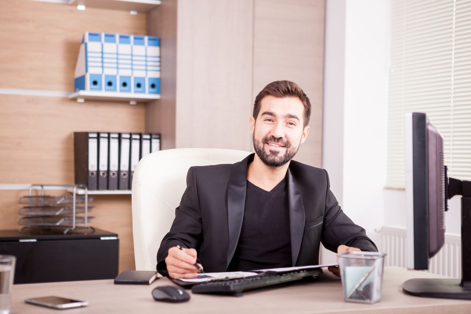 businessman-working-his-office-businessperson-professional-environment (1) (3)